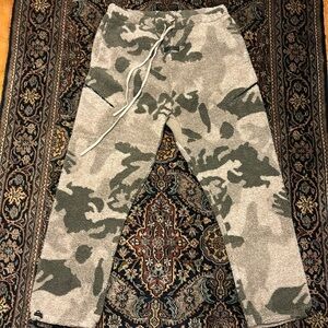 Fear of God Essentials Camo Pants, XXL.